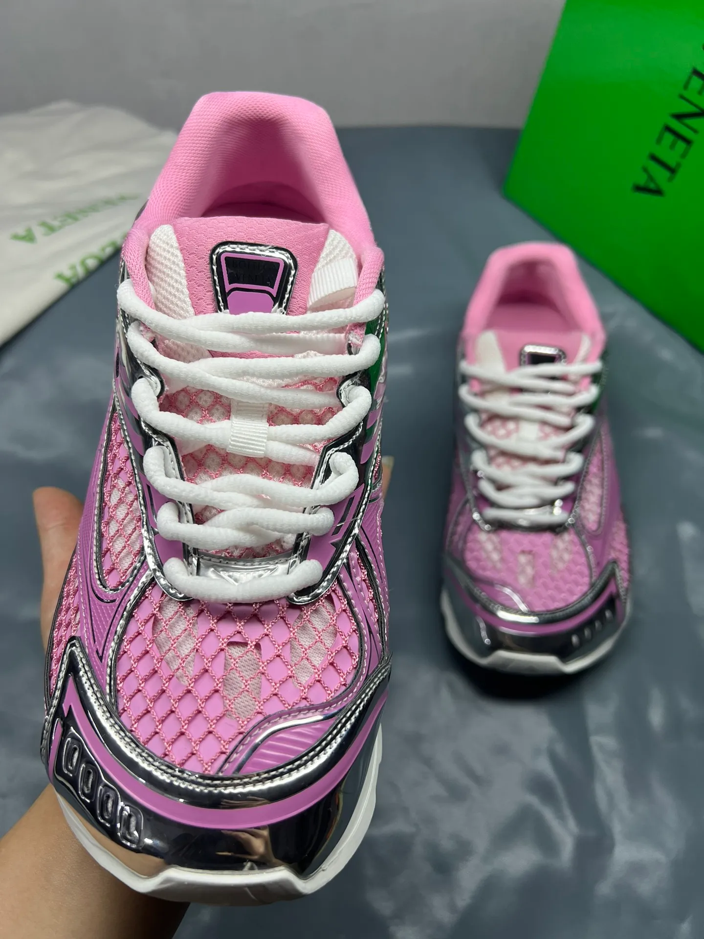 👟👟Ex-factory price 600👟👟 Men's size +10 Real photos 🔥🔥BV Orbit sneakers Wang Yibo's same style couple's dad shoes Runner sneakers, made of lightweight technical mesh fabric. Matched with geometric pattern designed rubber outsole, Wang Zha series high version. Look for the package technology. It is actually a lot taller, but the legs are still slim. Very nice, playable and durable. Matched to the standard💯 Package shoe technology. Look for the high version. The outsole is made of color-blocked TPU outsole. Women's model 35 36 37 38 39 40 41 42 (40 41 42 43 44 45 customized) (Customer logo can be accepted without refund or exchange at a favorable price) Equipped with original packaging